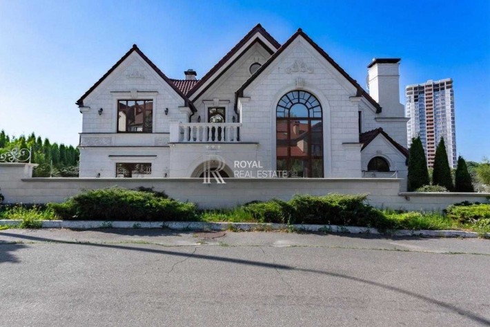 Просторий дизайнерський будинок у центрі Солом’янки в Києві - фото 1