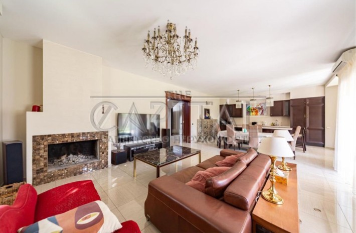 Аренда дома з газовым отоплением и укрытием, гараж, ул. Багатырская - фото 1