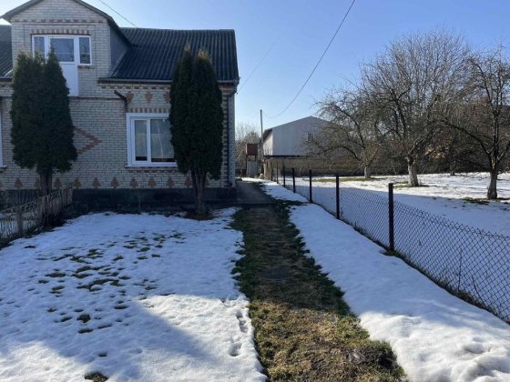 Здам в оренду половину власного будинку,без посередників. Липини