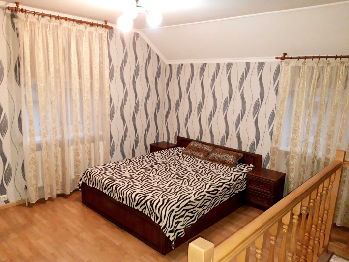 Здам таунхаус с. Гатне вул. Шкільна, паркомісце, є газ, до 2-х людей - фото 1