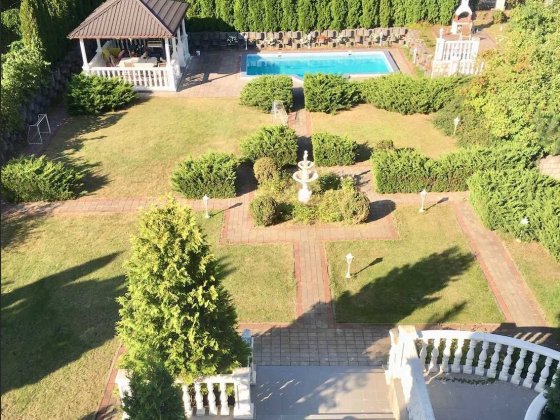 Оренда преміального автономного маєтку в Лісниках Лісники