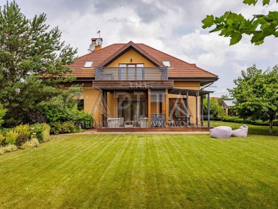 Оренда будинку поблизу Київ — комфорт, простір та автономність Стоянка