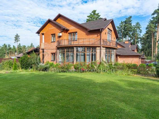 Пуща-Водиця  Мощун сучасній будинок в закритому містечку Курортна зона Мощун