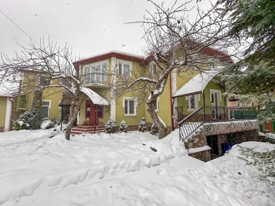 Оренда просторого затишного будинку для великої сім'ї центр Брюхович Брюховичи