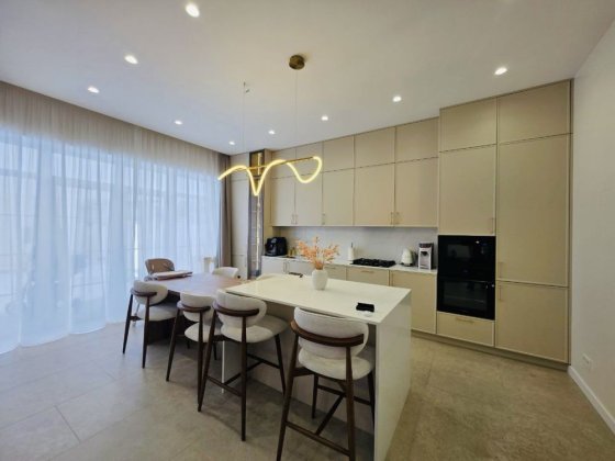 Стильный будинок Совиньон новый