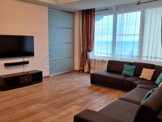 Код: 704. Просторная квартира с паркоместом в Ж/К «Белый Парус». Одесса