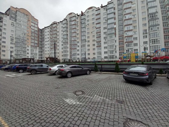 Здається в оренду Гараж в ЖК Центральне по вулиці Височана.Перша здача