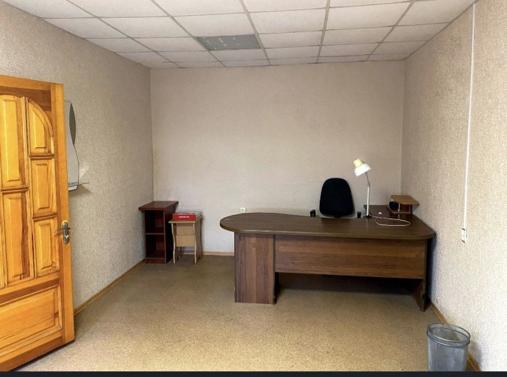 Сдам в аренду офис на ХБК-цокольный этаж. - фото 1