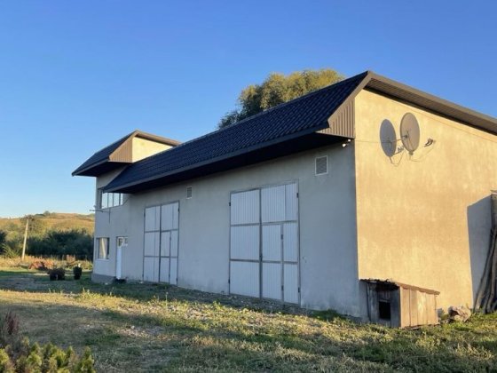 Здам в оренду гаражі і дом с.Заволока Чернівці