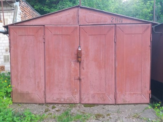 Сухий гараж біля зупинки Тичини. Власник. Чернигов