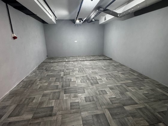 Підземний гараж для електромобіля або укриття, вул Івасюка, 24,Оболонь