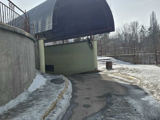 Лобановського 4ж. Паркінг.