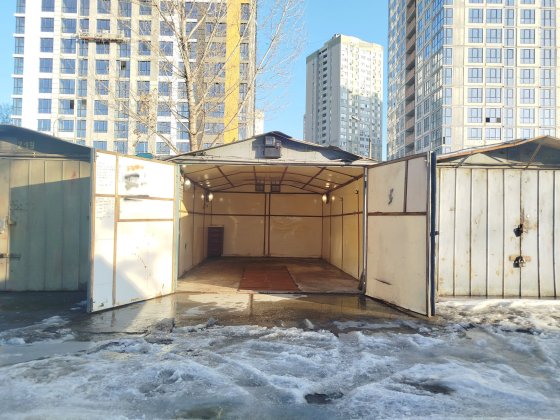 Гараж в оренду в кооперативі Позняки. Можлива зарядка електромобіля.