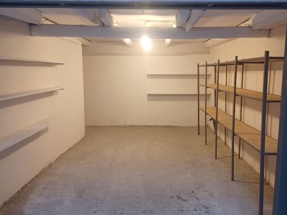 Сдам каменный гараж под склад