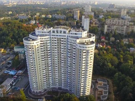 Оренда паркомісця з електрозарядкою Київ Ризька 73Г ЖК Сирецький Бояр Киев