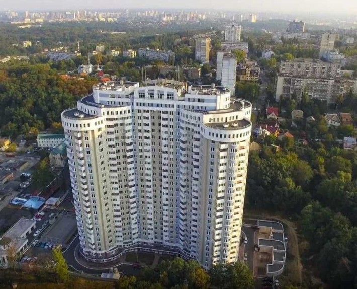 Оренда паркомісця з електрозарядкою Київ Ризька 73Г ЖК Сирецький Бояр - фото 1