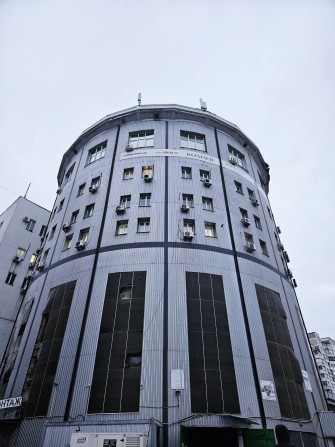 Лариси Руденко 6а. Оренда закритого парко місця - фото 1