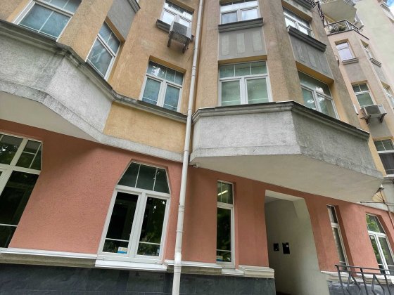 оренда паркомісця вул.Сковороди ,6  метро Контрактова Киев