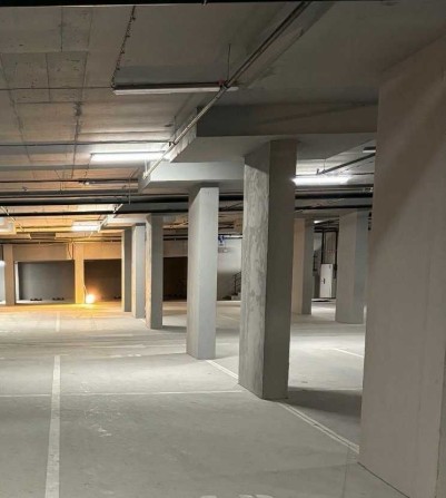 Паркомісце  Новий Автограф - фото 1