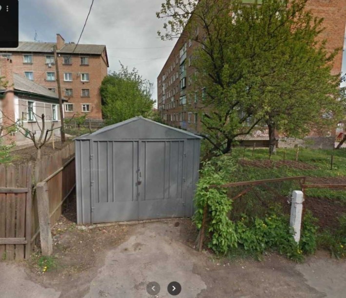 Земля з  металевим гаражем - фото 1