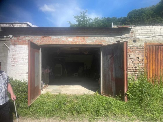 гараж  возле ценралного  авто вокзала Полтава