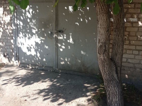 Продам гараж район центрального рынка Машиностроитель Кривой Рог