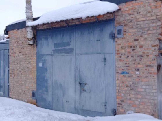 Капітальний цегляний гараж в АК 29 з високими воротами та грубою Чернигов