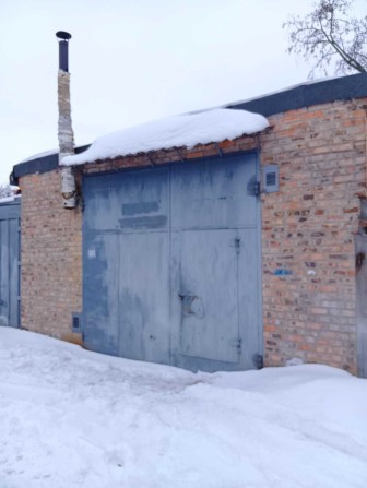 Капітальний цегляний гараж в АК 29 з високими воротами та грубою - фото 1