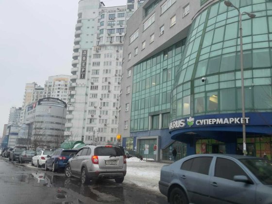 Продам власний підземний паркінг Киев