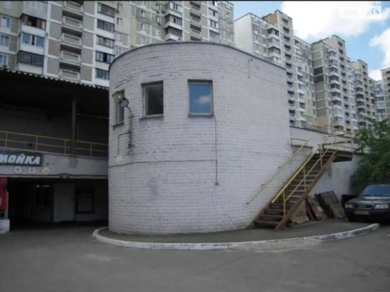 Метро Осокорки , вул Срібнокільська 16, паркінг 1й рввень Київ