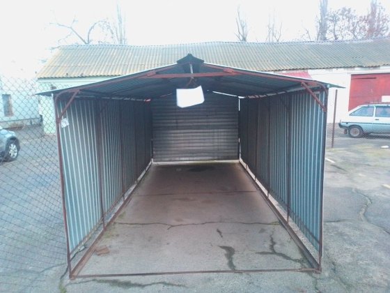 Продаю металлический навес на авто стоянке для авто ул.Строителей1 Николаев