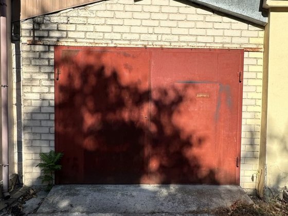 С документами! Гараж 21 м, возле Книжки, центр, закрытый двор