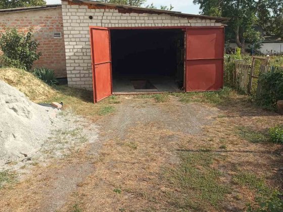 Продам цегляний гараж Карлівка