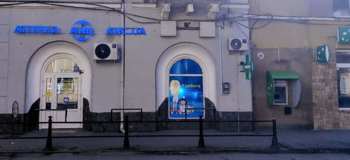 Продається комерційна нерухомість в центрі м.Берегове - фото 1