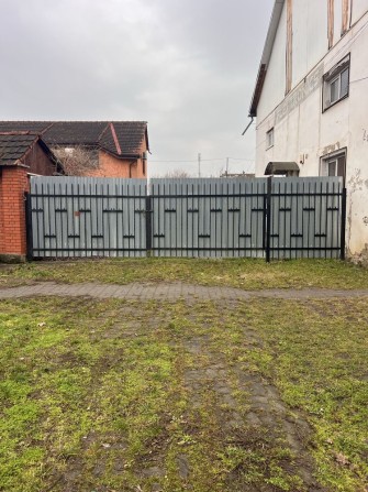 Продаж комплексу комерційних приміщень в центр частині м.Берегове - фото 1