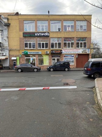 Торгівельно офісний комплекс центр міста Берегово - фото 1