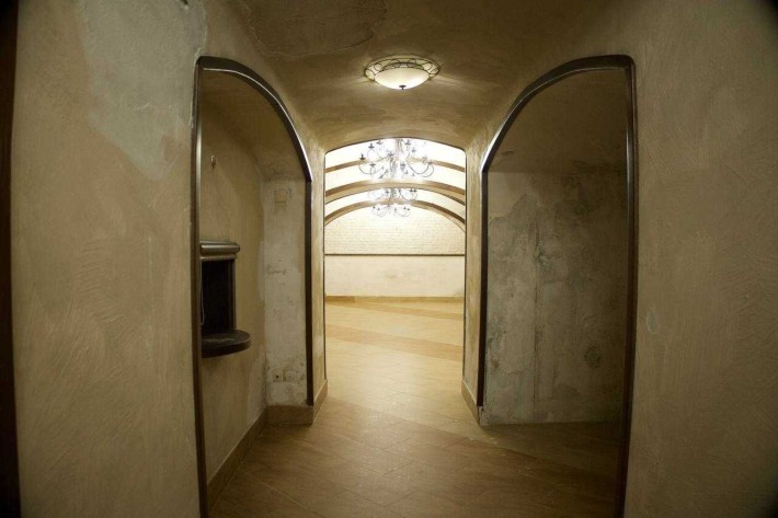 Продаж комерційного приміщення в Центрі Міста Дрогобич БЕЗ КОМІСІЇ - фото 1