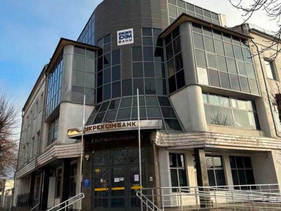 Будівля банку з рухомим майном в м. Ізмаїл