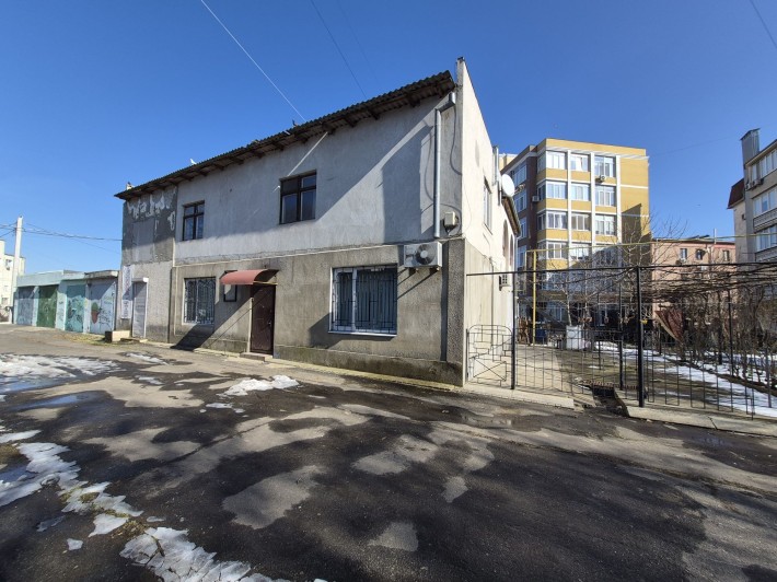 Продам магазин, офіси, комерцію у центрі міста Чорноморськ - фото 1