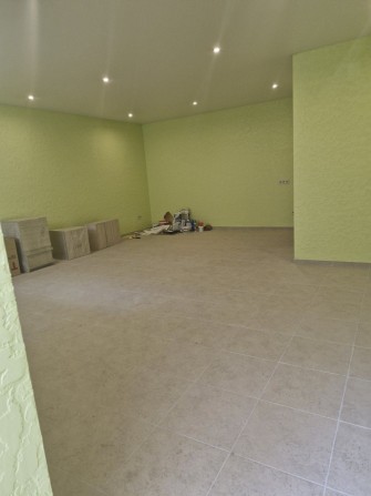 Продам коммерческое помещение в районе Монолит - фото 1