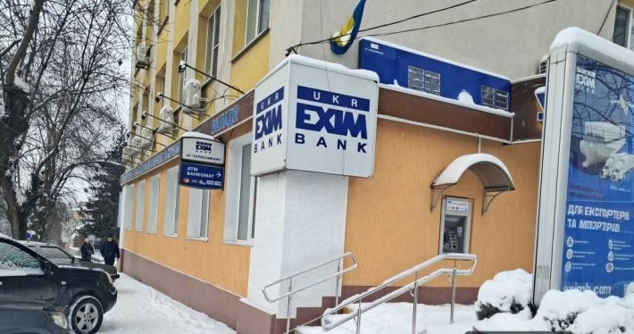 Приміщення банку з рухомим майном в м. Кам'янець-Подільський - фото 1