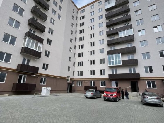 Продам комерційне приміщення поблизу центру під ремонт.Світло не вимик Кам'янець-Подільський