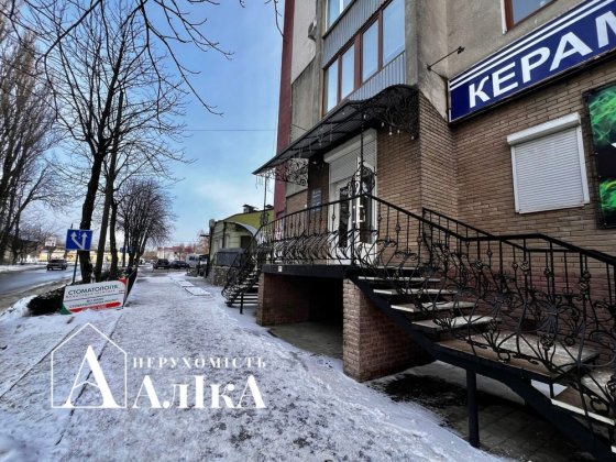 Продам фасадне приміщення Кам'янець-Подільський