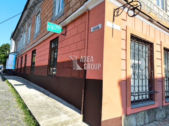 Продаж фасадного комерційного приміщення в Старому місті Кам'янець-Подільський