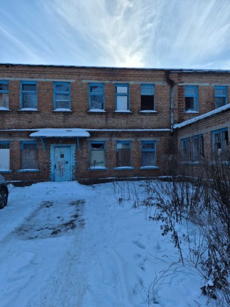 Нежитлова будівля 1408,1 м2, 0.2 га. Хмільник, вул. Симоненка 3 - фото 1