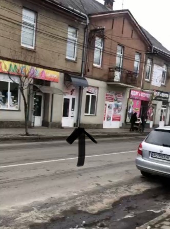 Продається фасадне торгове приміщення на центральній вулиці - фото 1