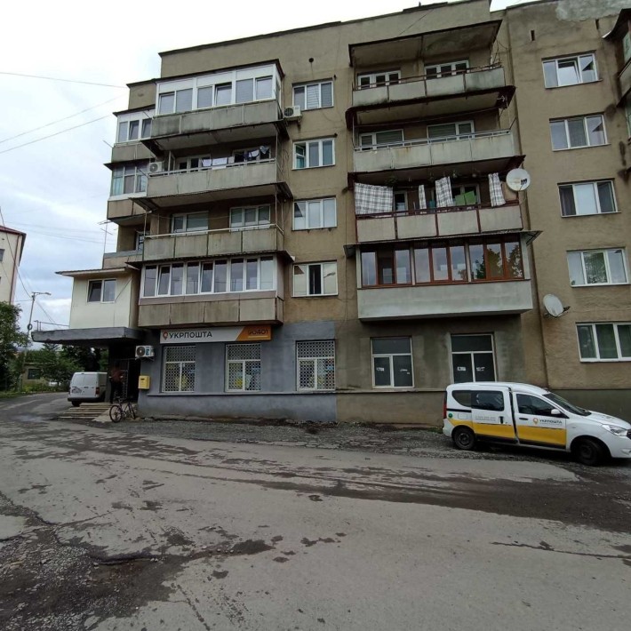 Вбудовані приміщення, пплощею 204,10 кв.м, Закарпатська обл., м. Хуст - фото 1