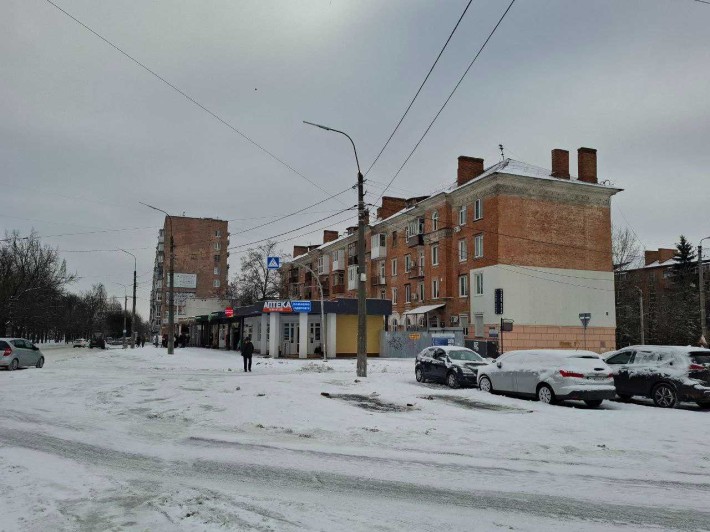 Приміщення з окремим входом та вітражними вікнами в районі Клініки - фото 1