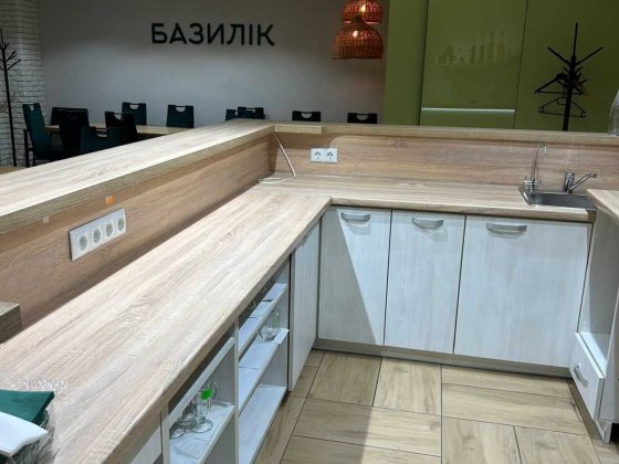 Продаж комерційного приміщення. Фасадне.Окремий в'їзд. Хмельницький