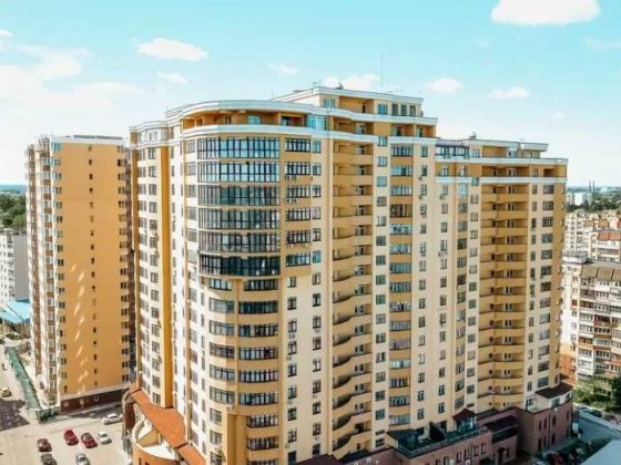 Продаж комерціїї, в самому центрі міста Вишневе. Вишневое